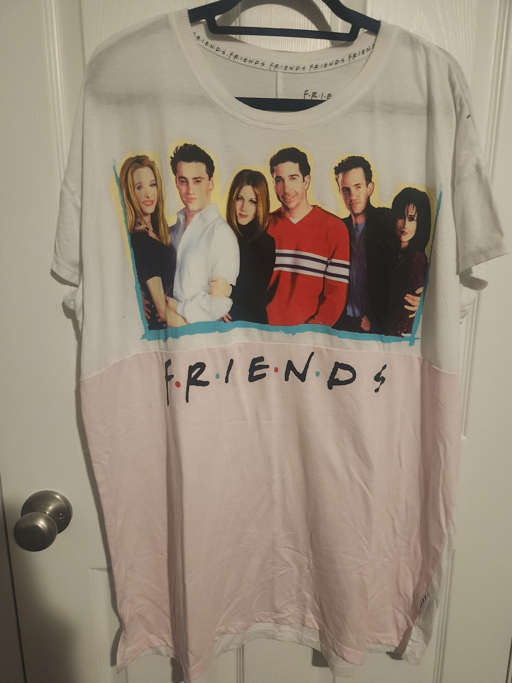 FRIENDS Colorblock Graphic Tee - White & Light Pink